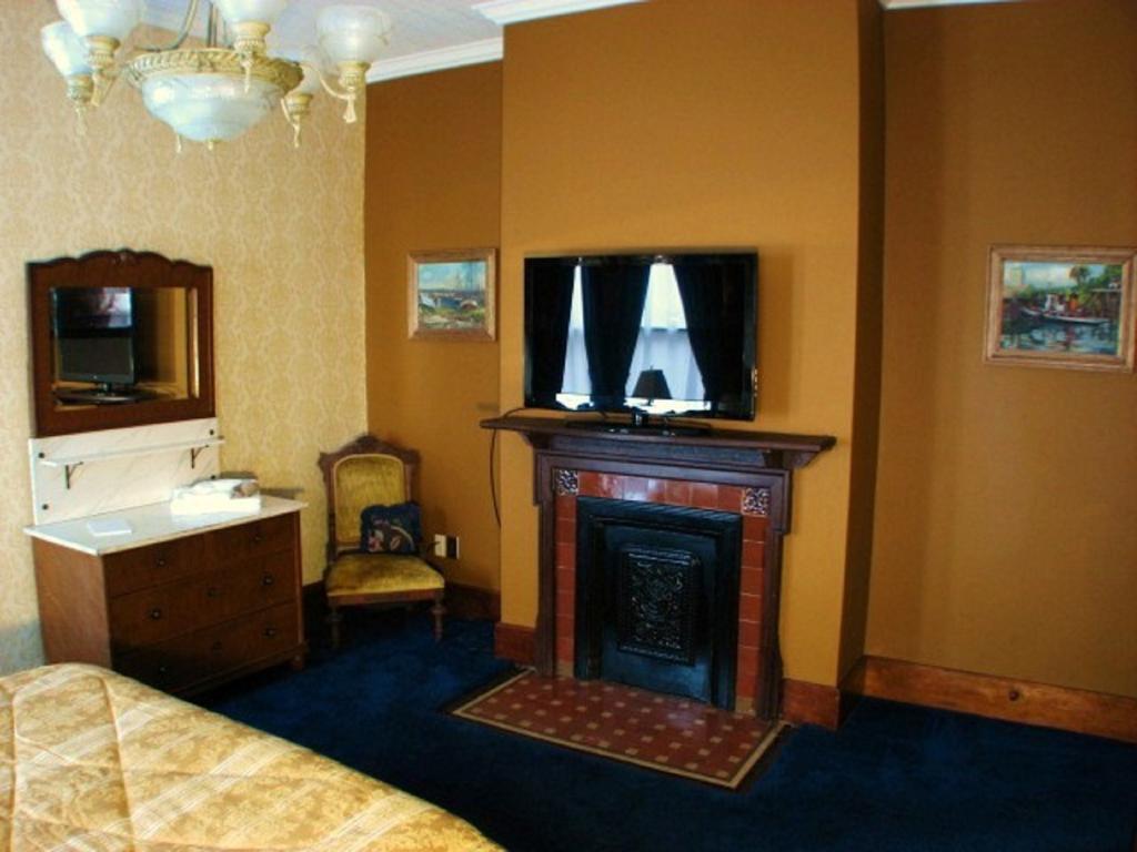 Herrold On Hill Bed And Breakfast Wabash Ruang foto